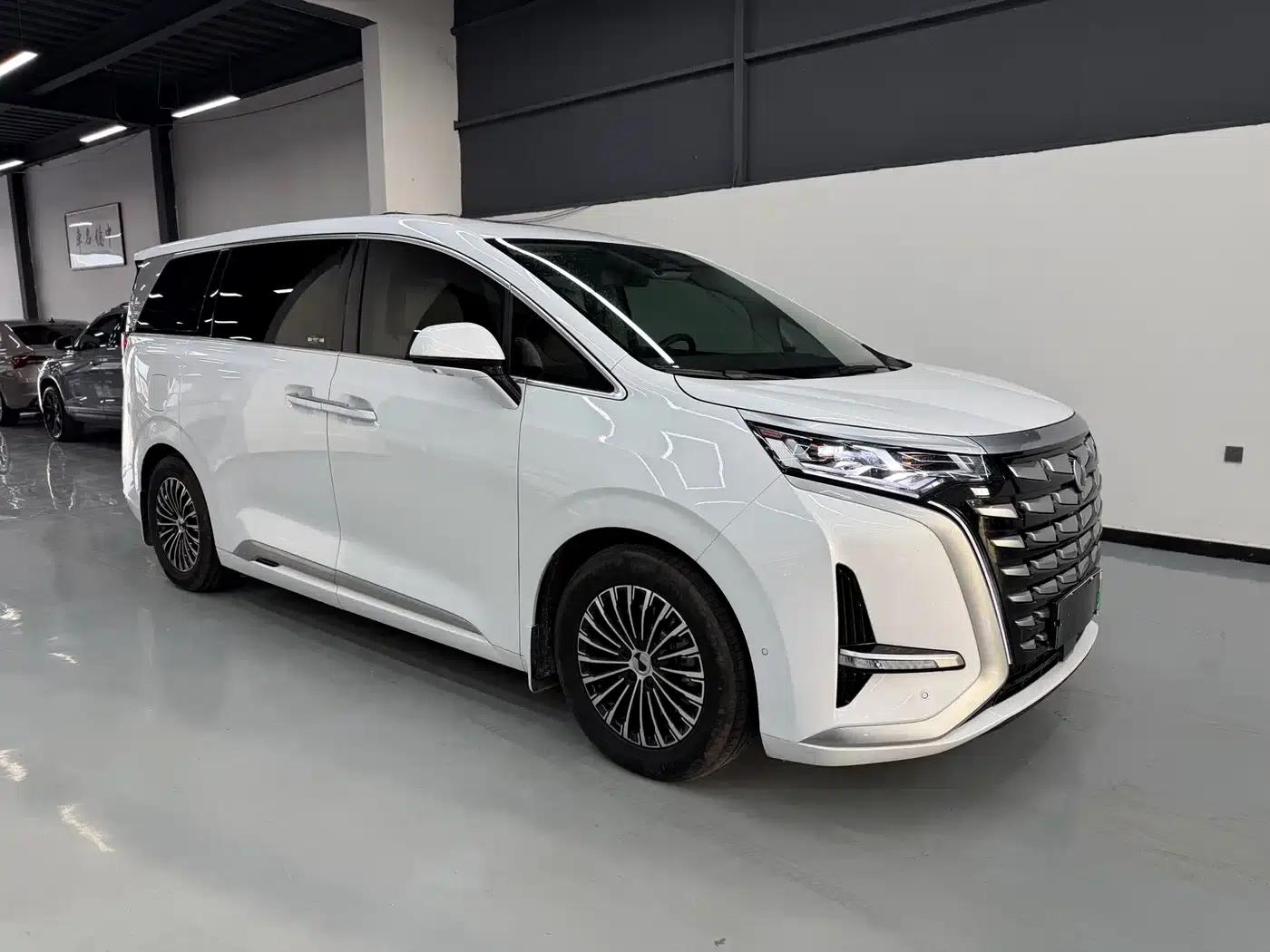 Denza D9 2024 DM-i 980 AWD Flagship — миниатюра 3