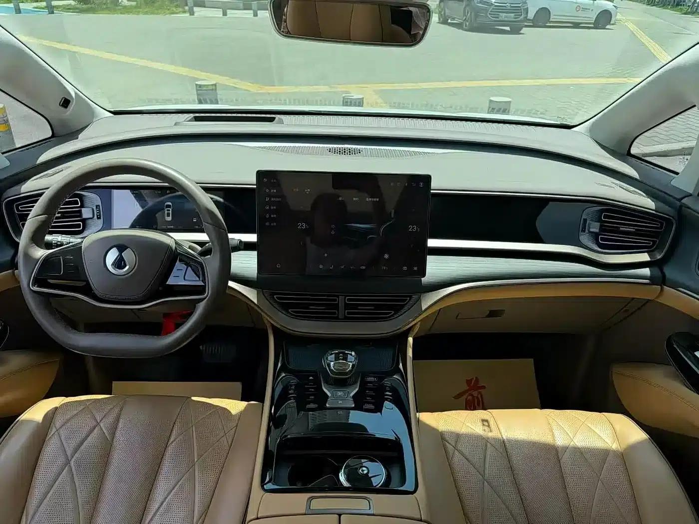 Denza D9 2022 DM-i 970 AWD Flagship Edition — миниатюра 4