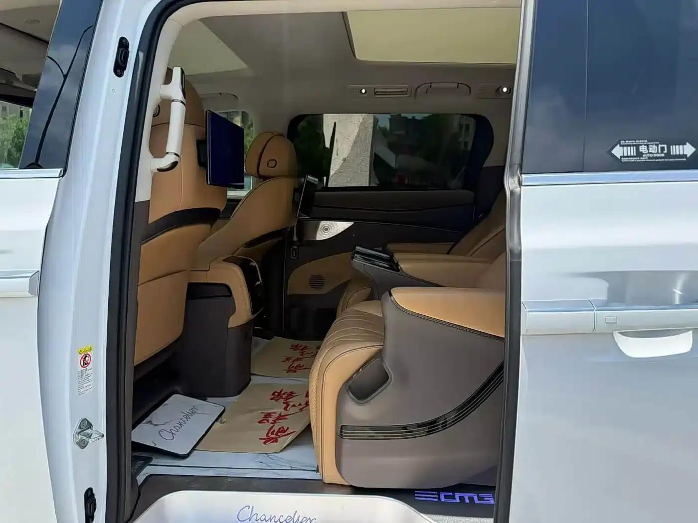 Denza D9 2022 DM-i 970 AWD Flagship Edition — миниатюра 6