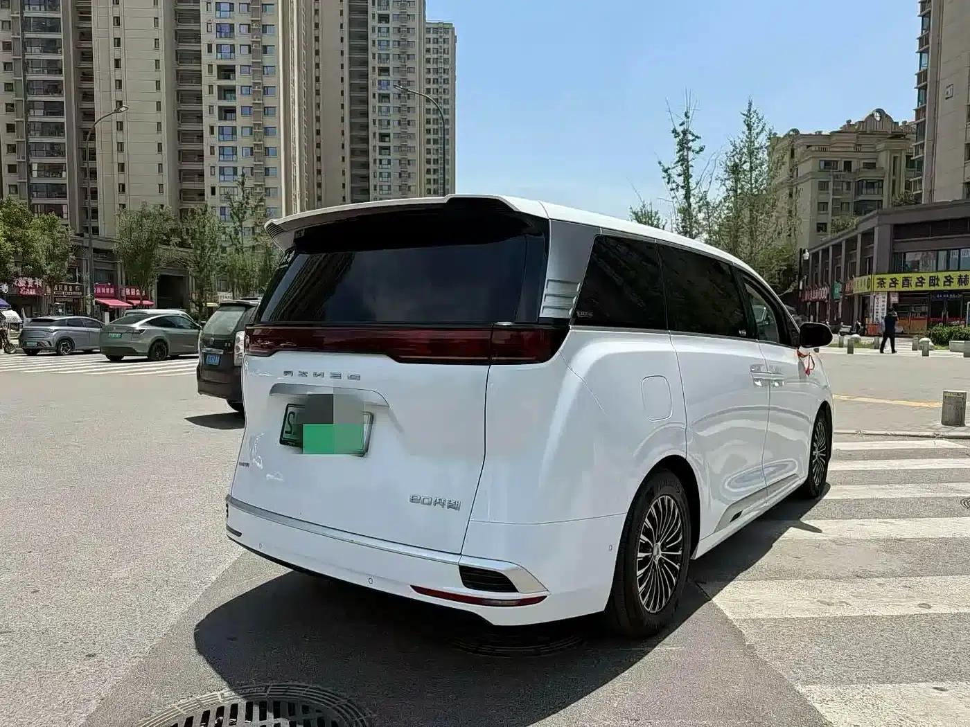 Denza D9 2022 DM-i 970 AWD Flagship Edition — миниатюра 7