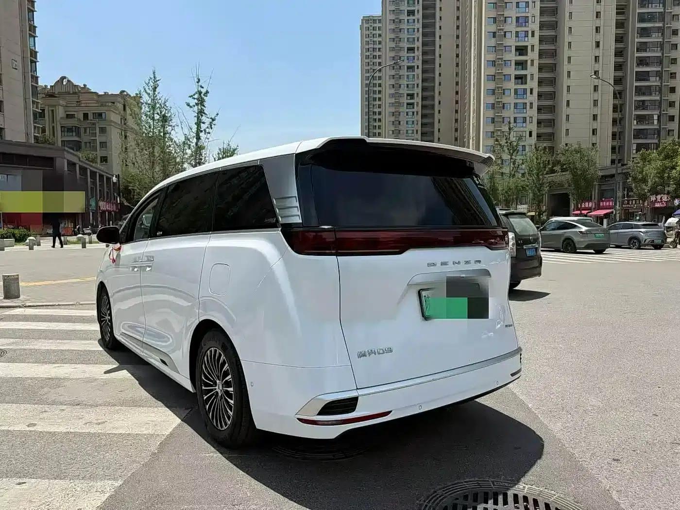 Denza D9 2022 DM-i 970 AWD Flagship Edition — миниатюра 9