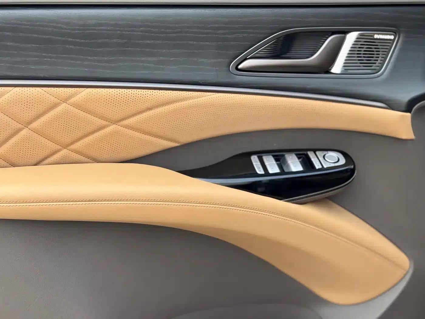 Denza D9 2022 DM-i 970 AWD Flagship Edition — миниатюра 15