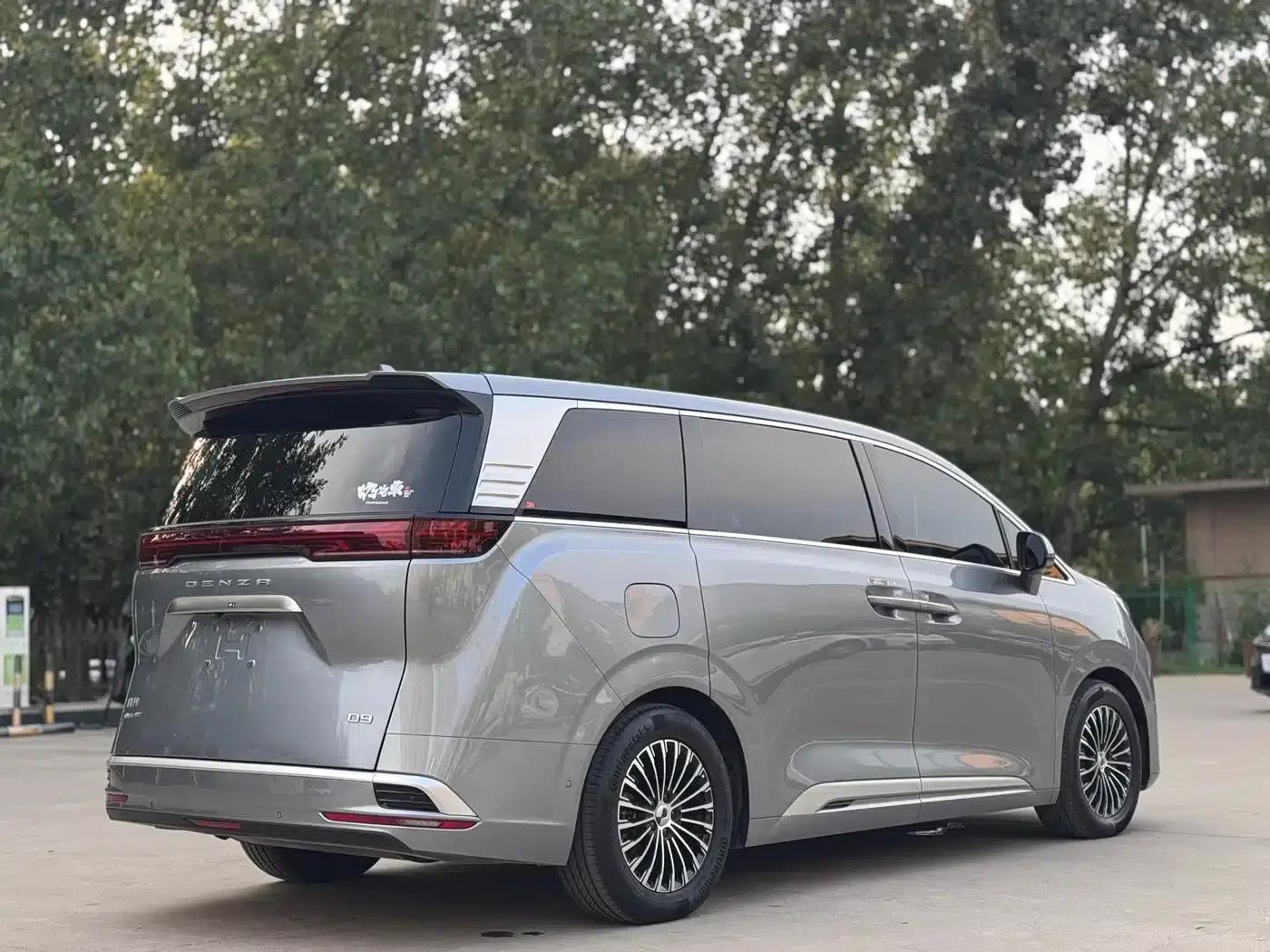 Denza D9 2022 DM-i 970 AWD Flagship Edition — миниатюра 19