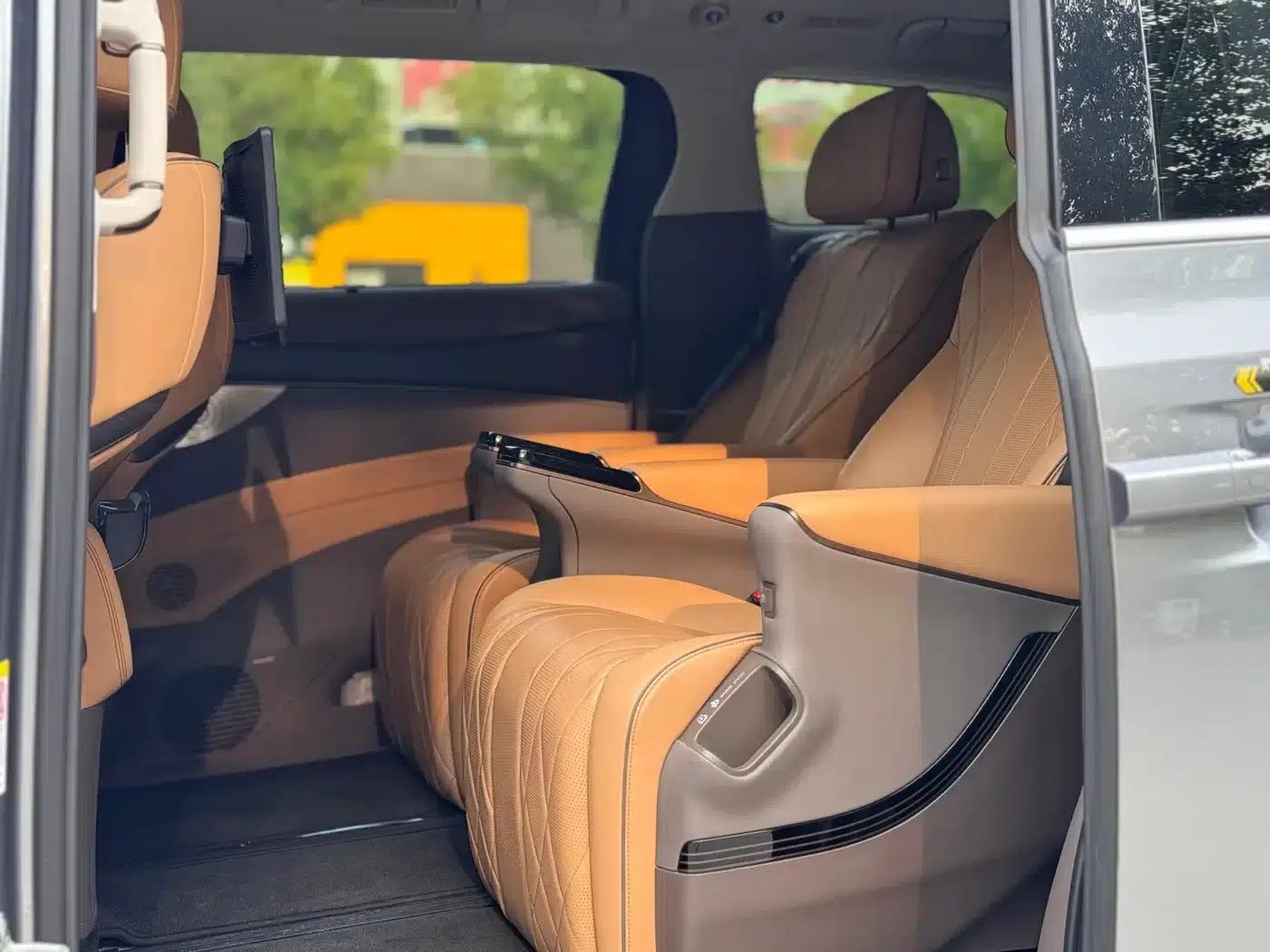 Denza D9 2022 DM-i 970 AWD Flagship Edition — миниатюра 7