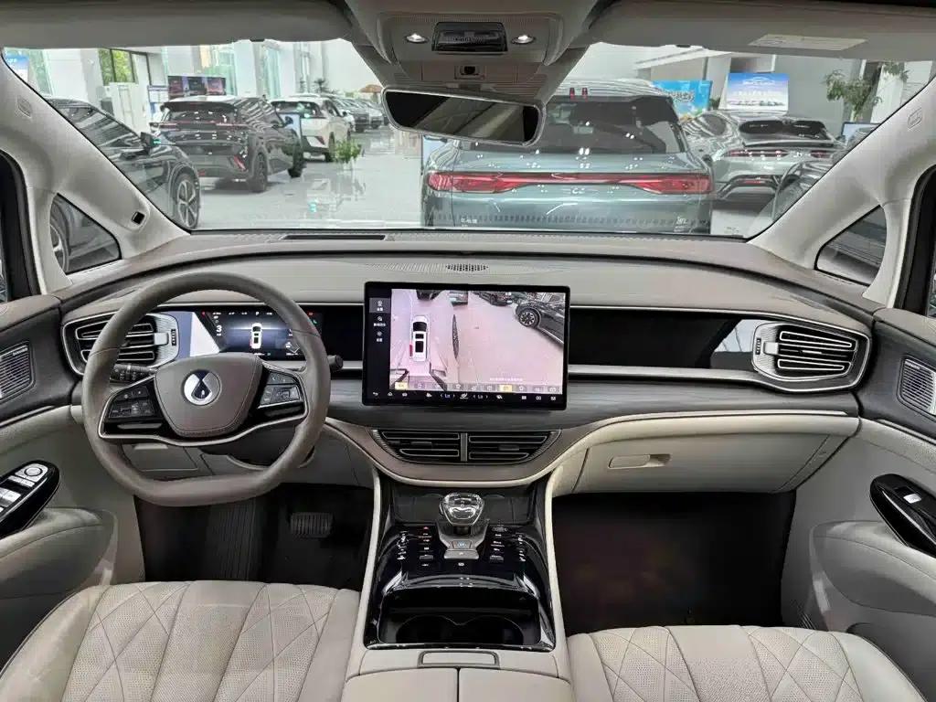 Denza D9 2022 DM-i 970 AWD Flagship Edition — миниатюра 11