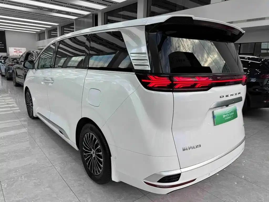 Denza D9 2022 DM-i 970 AWD Flagship Edition — миниатюра 5