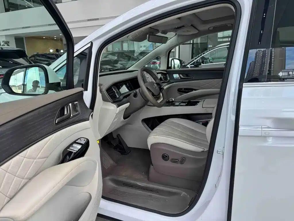 Denza D9 2022 DM-i 970 AWD Flagship Edition — миниатюра 7