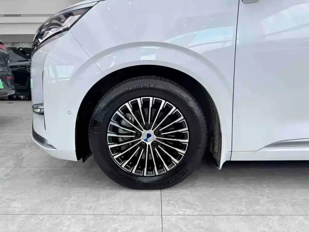 Denza D9 2022 DM-i 970 AWD Flagship Edition — миниатюра 8