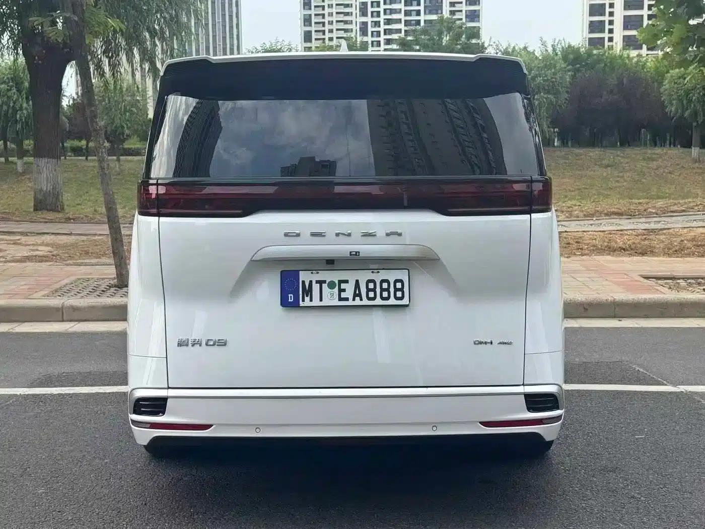 Denza D9 2024 DM-i 980 4WD Premium Edition — миниатюра 2