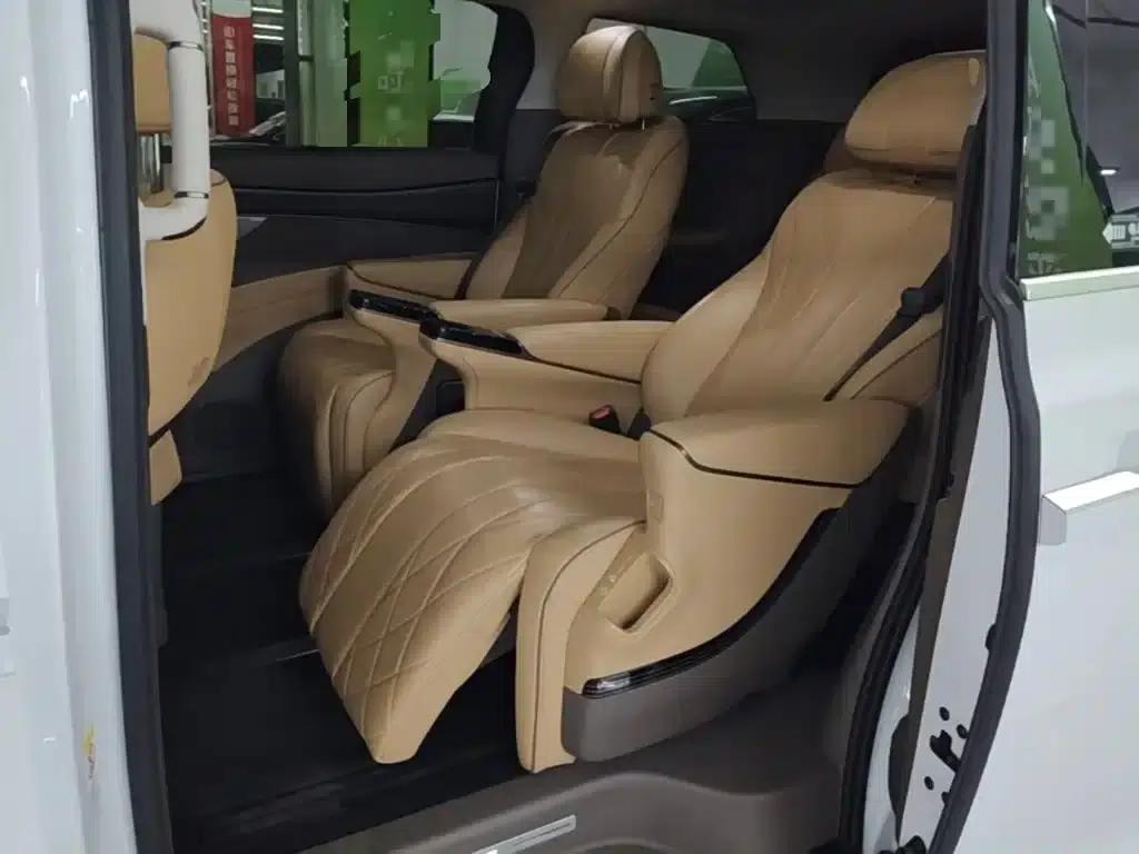 Denza D9 2023 DM-i 965 Premium Edition — миниатюра 17