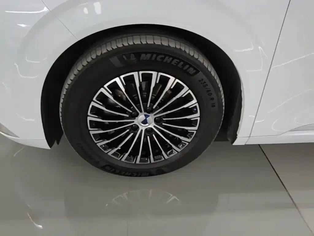 Denza D9 2023 DM-i 965 Premium Edition — миниатюра 23