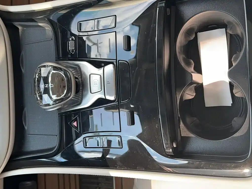 Denza D9 2024 DM-i 980 4WD Premium — миниатюра 15