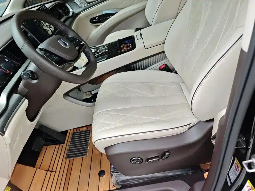 Denza D9 2024 DM-i 980 4WD Premium — миниатюра 8