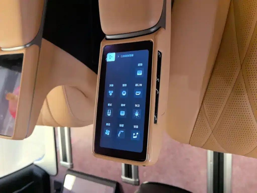 Denza D9 2025 DM-i Smart Driving Edition 1020 AWD Premium — миниатюра 20