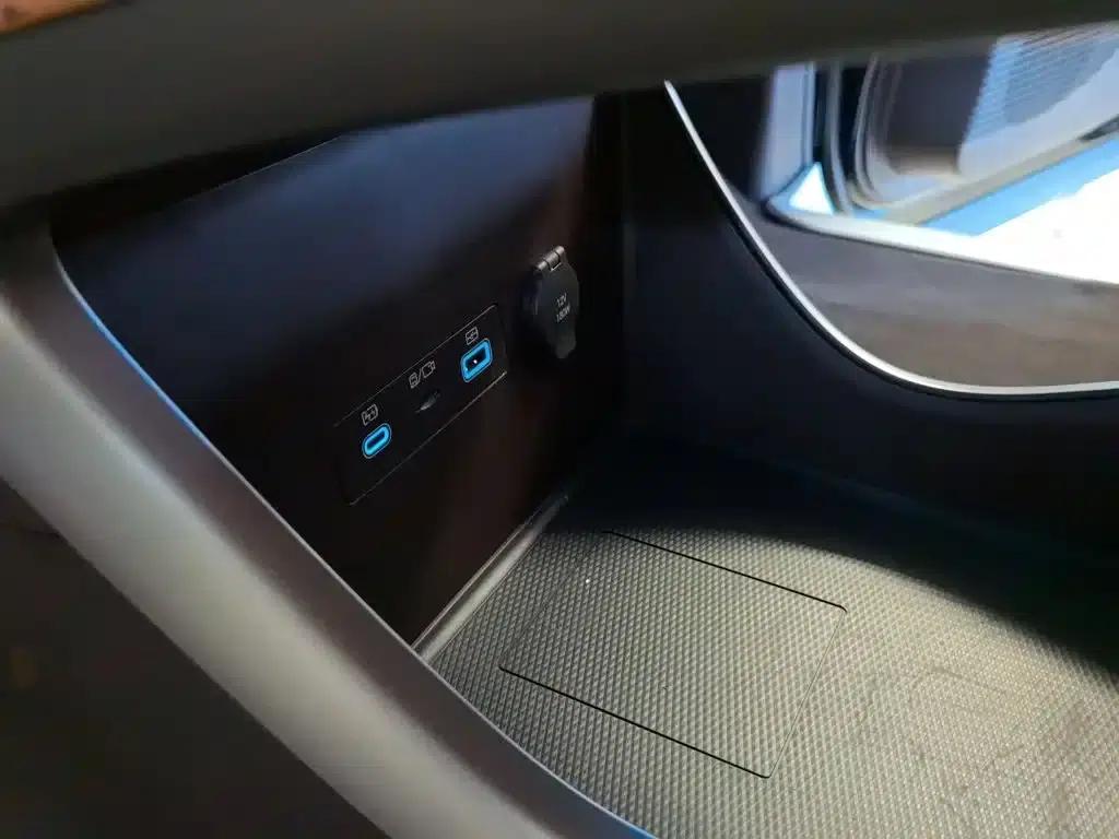 Denza D9 2025 DM-i Smart Driving Edition 1020 AWD Premium — миниатюра 24