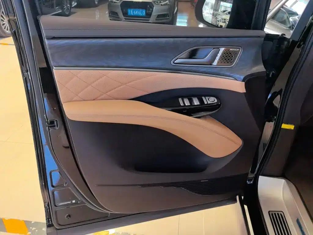 Denza D9 2025 DM-i Smart Driving Edition 1020 AWD Premium — миниатюра 5