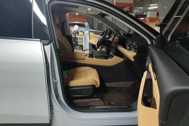 Leapmotor C11 2024 Range Extended Electric 300 Premium Edition — миниатюра 11