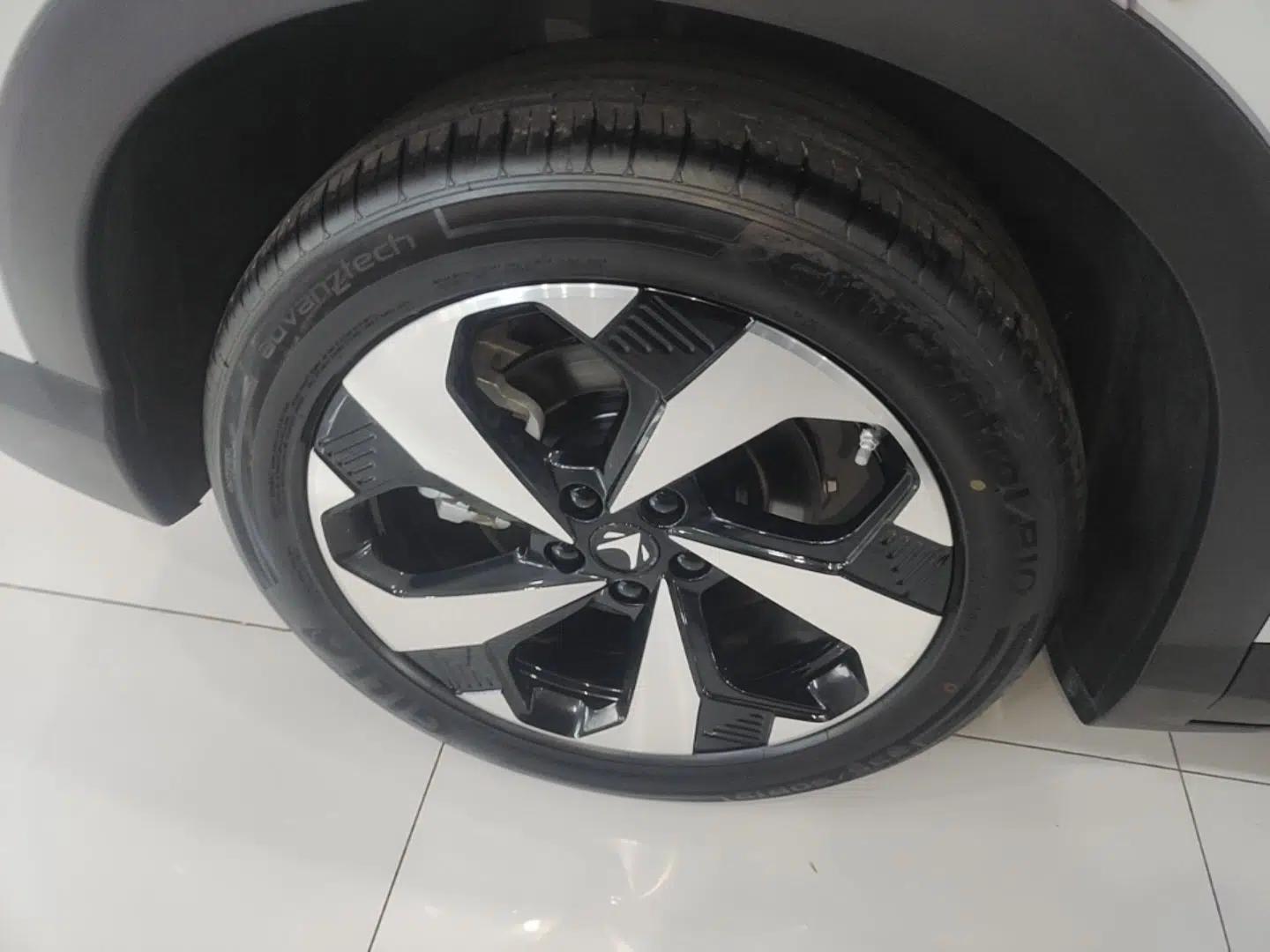 ARCFOX Alpha T5 2026 Model Range-Extended 1215 Yuanjing Smart Driving Version — миниатюра 11