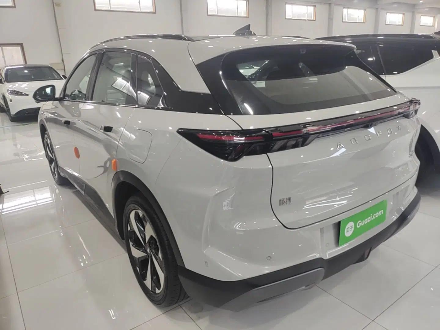 ARCFOX Alpha T5 2026 Model Range-Extended 1215 Yuanjing Smart Driving Version — миниатюра 4