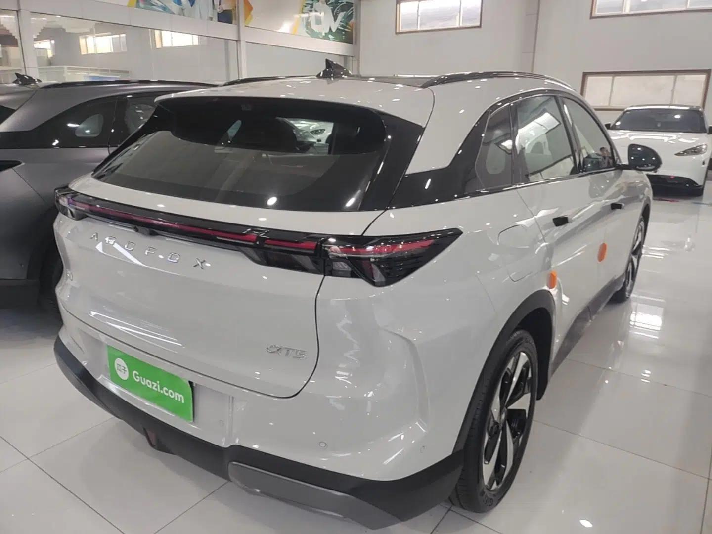 ARCFOX Alpha T5 2026 Model Range-Extended 1215 Yuanjing Smart Driving Version — миниатюра 6