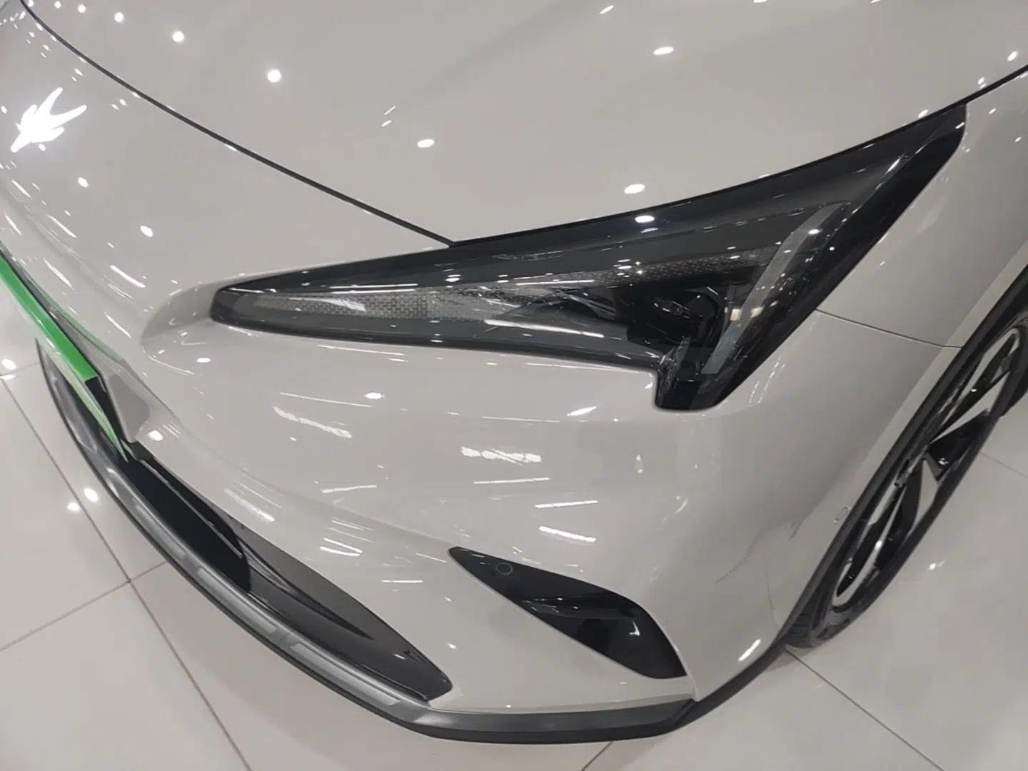 ARCFOX Alpha T5 2026 Model Range-Extended 1215 Yuanjing Smart Driving Version — миниатюра 8