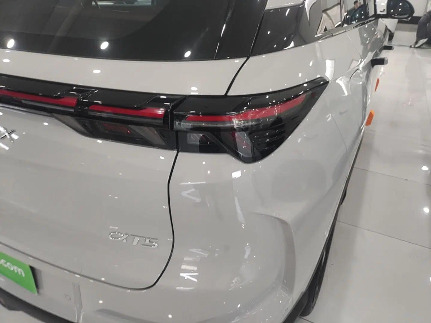 ARCFOX Alpha T5 2026 Model Range-Extended 1215 Yuanjing Smart Driving Version — миниатюра 9