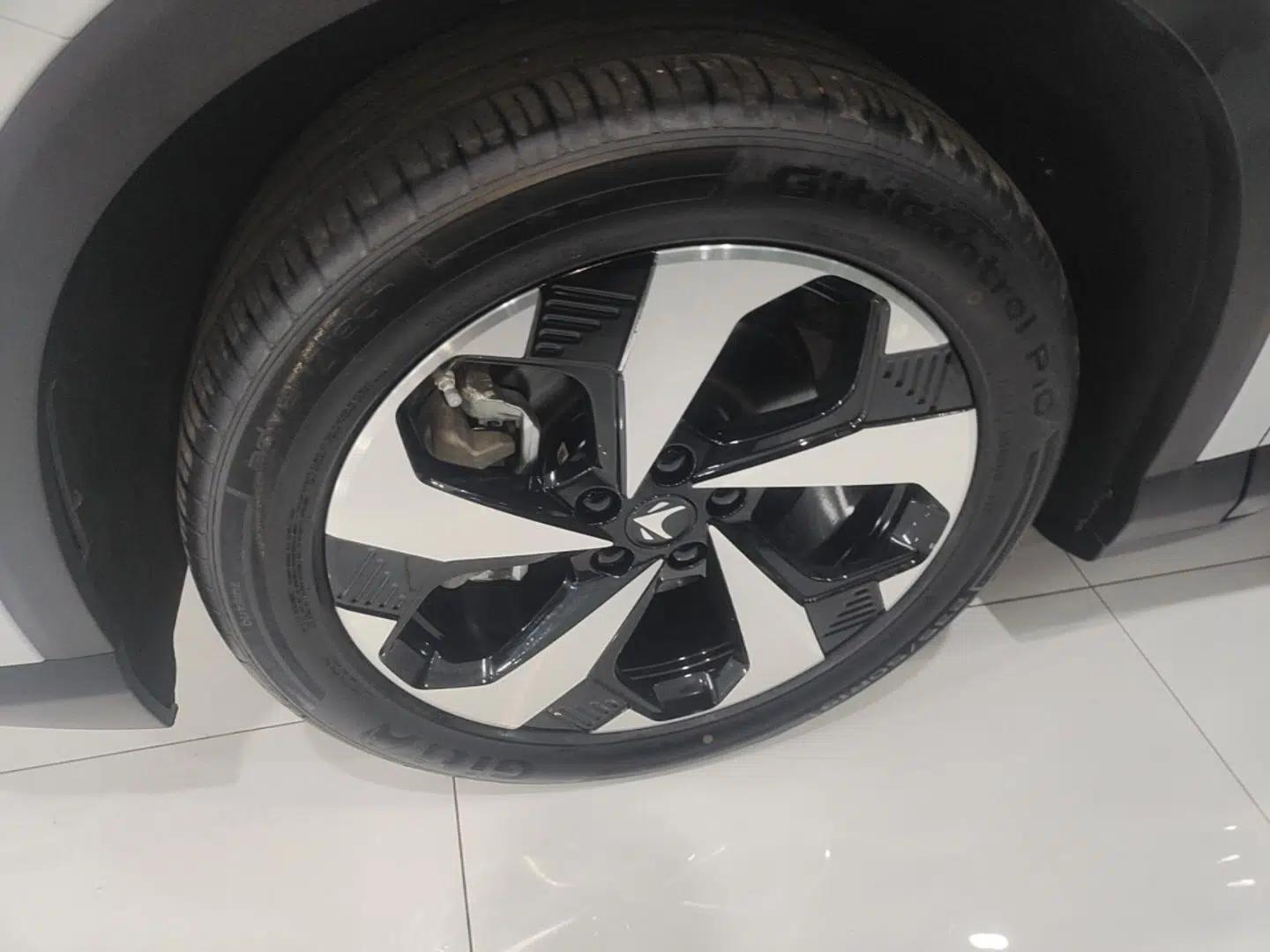 ARCFOX Alpha T5 2026 Model Range-Extended 1215 Yuanjing Smart Driving Version — миниатюра 10