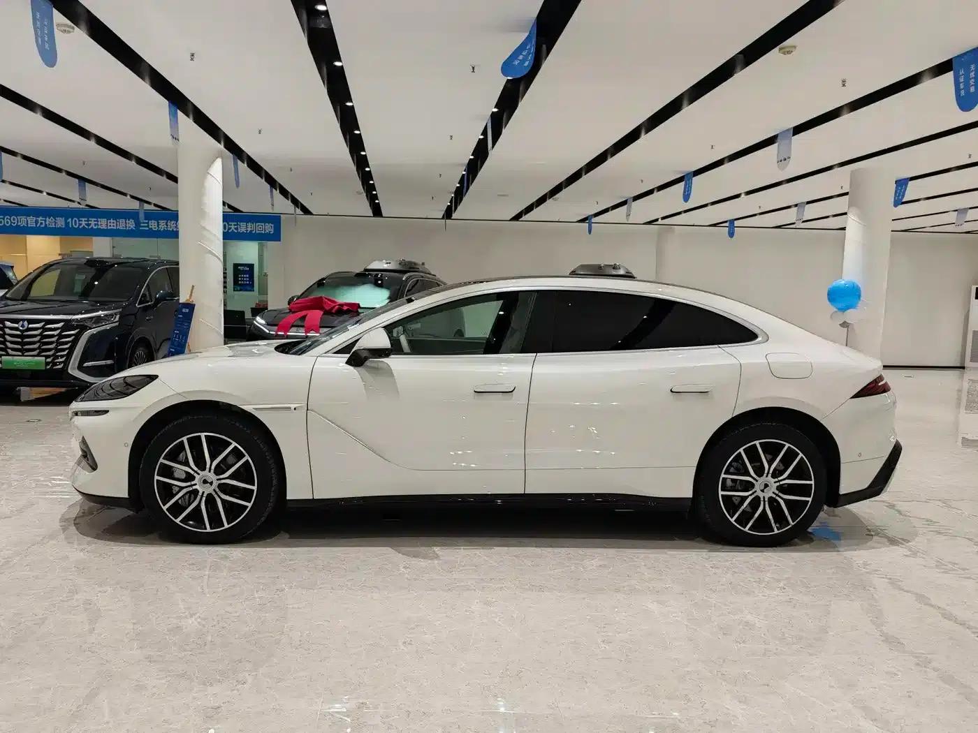 Denza Z9 2024 Model 1100km AWD Max Edition — миниатюра 3