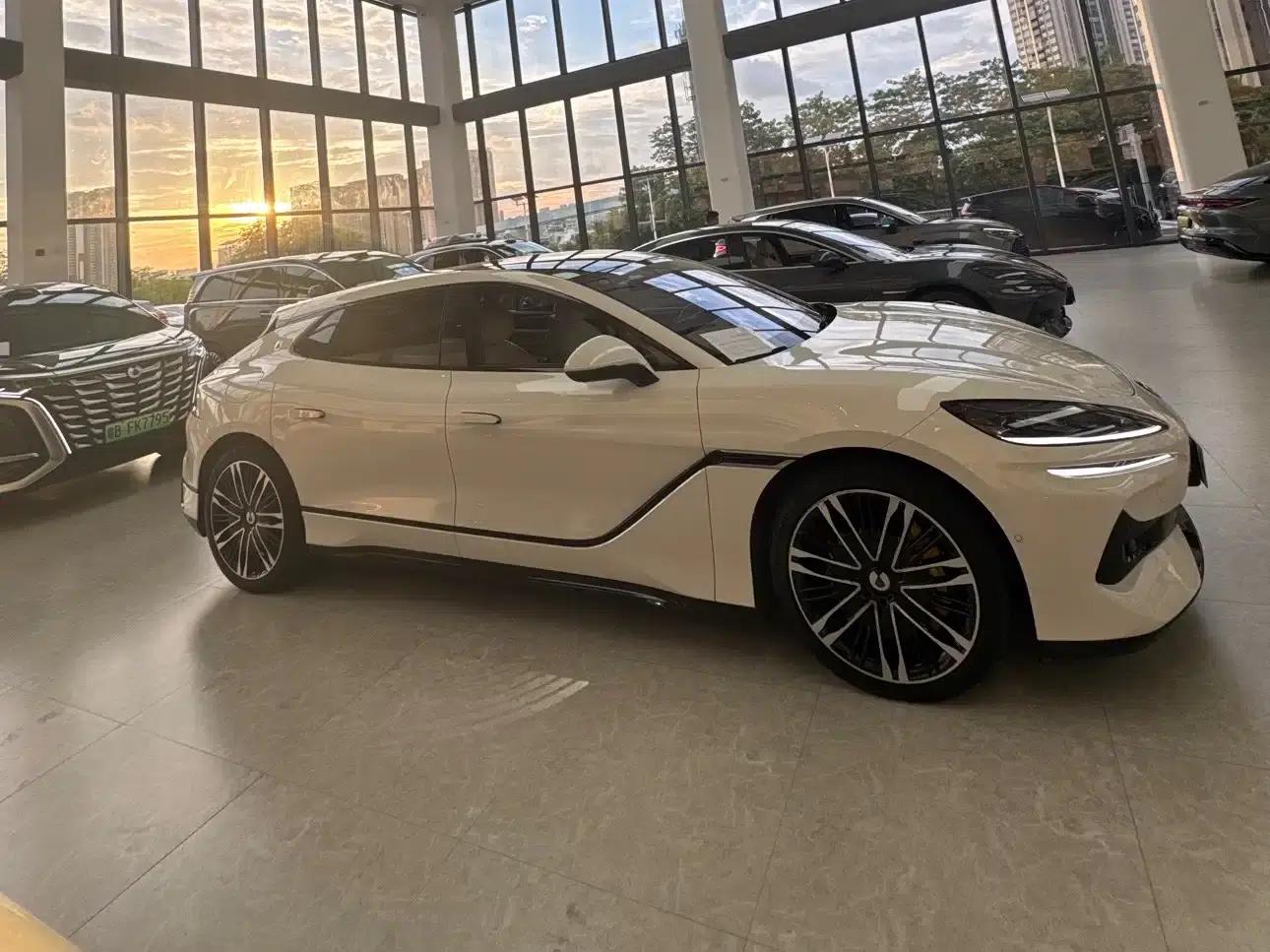 Denza Z9 GT 2024 1100 AWD Ultra Edition — миниатюра 3
