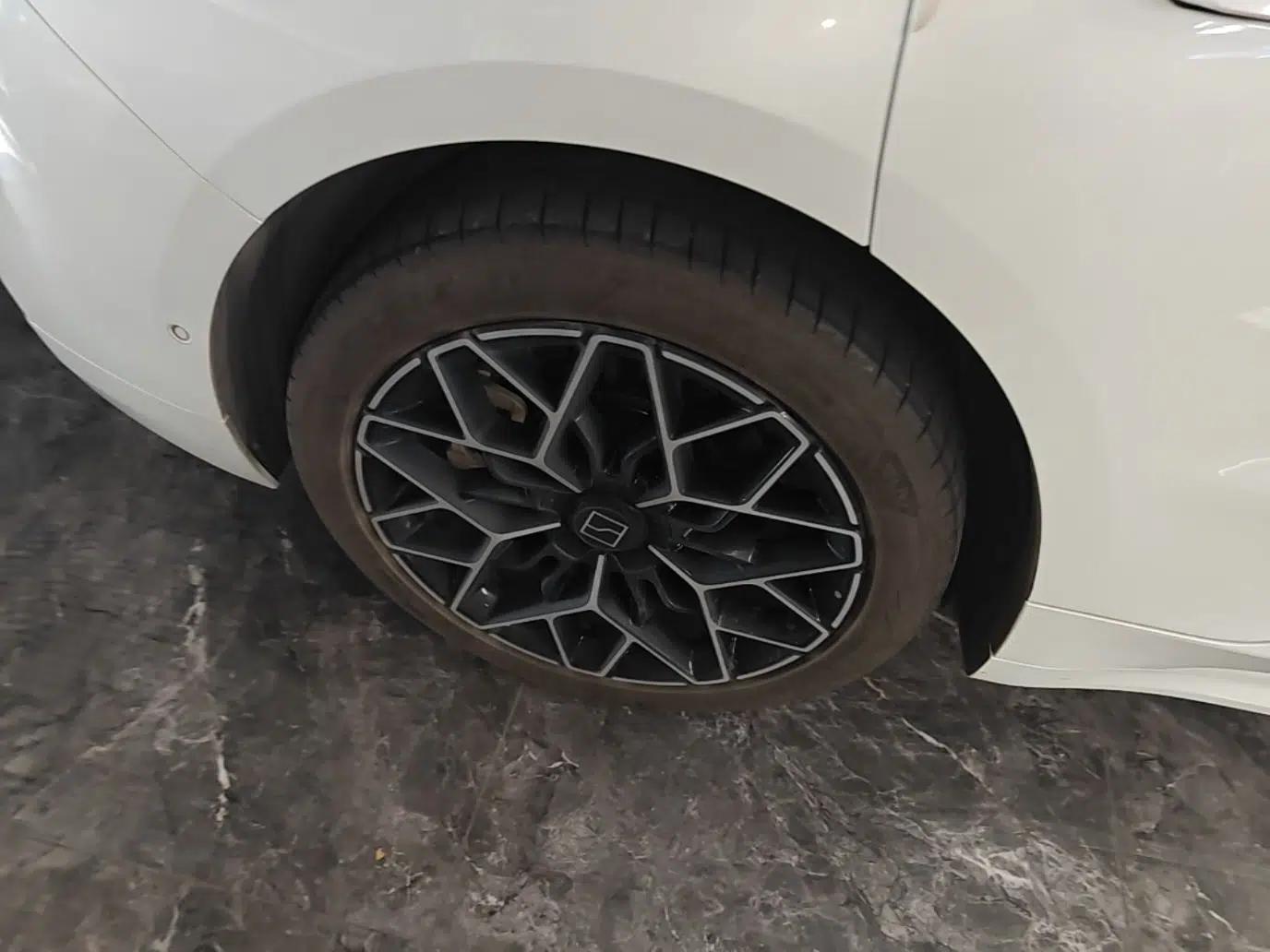 Zeekr 001 2025 WE Edition 100 kWh Rear-Wheel Drive — миниатюра 11