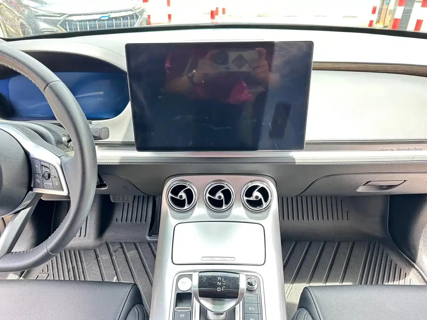 Denza X 2020 PHEV Classic Edition — миниатюра 15