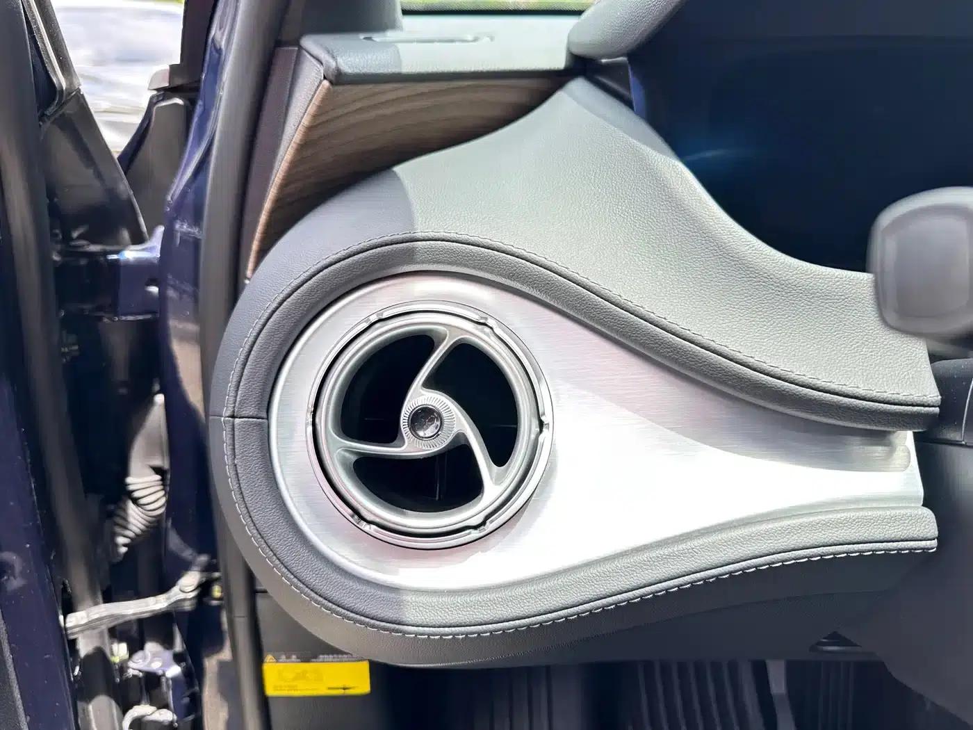 Denza X 2020 PHEV Classic Edition — миниатюра 18