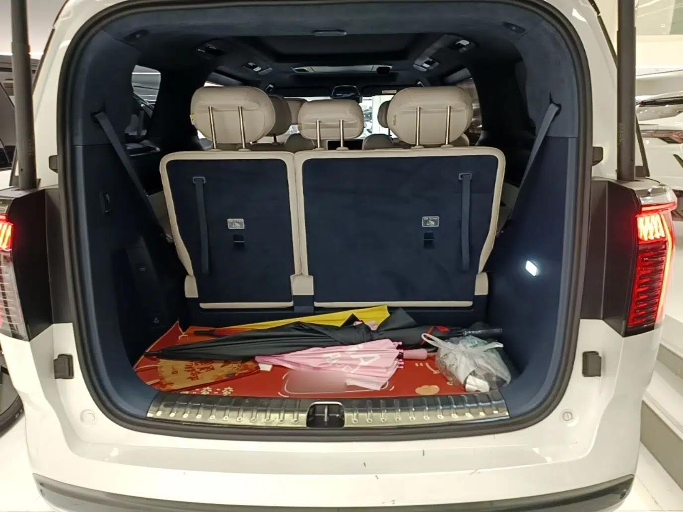 Zeekr 009 2024 7-Seater Aisle Version 108 kWh — миниатюра 22