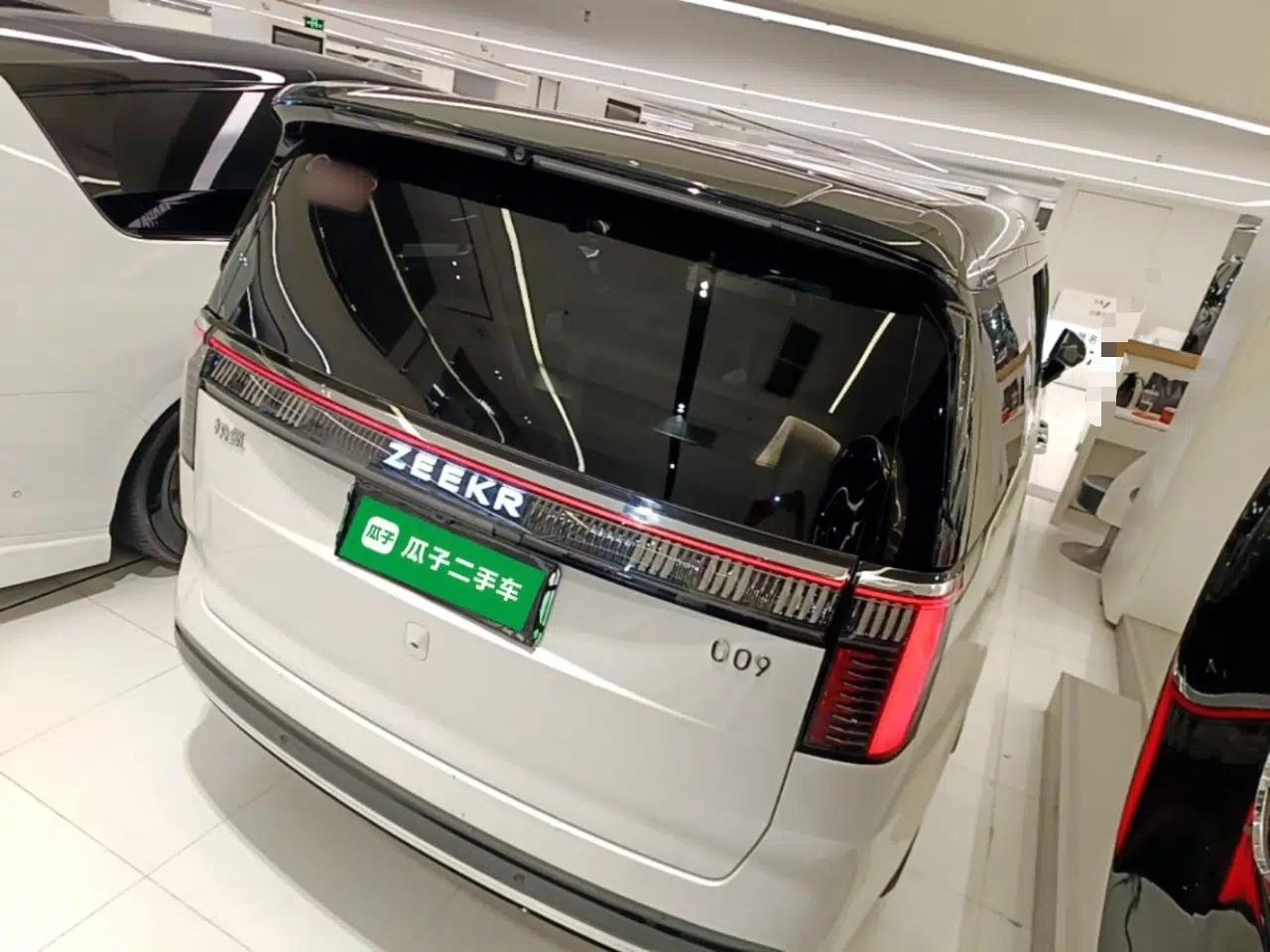 Zeekr 009 2024 7-Seater Aisle Version 108 kWh — миниатюра 6