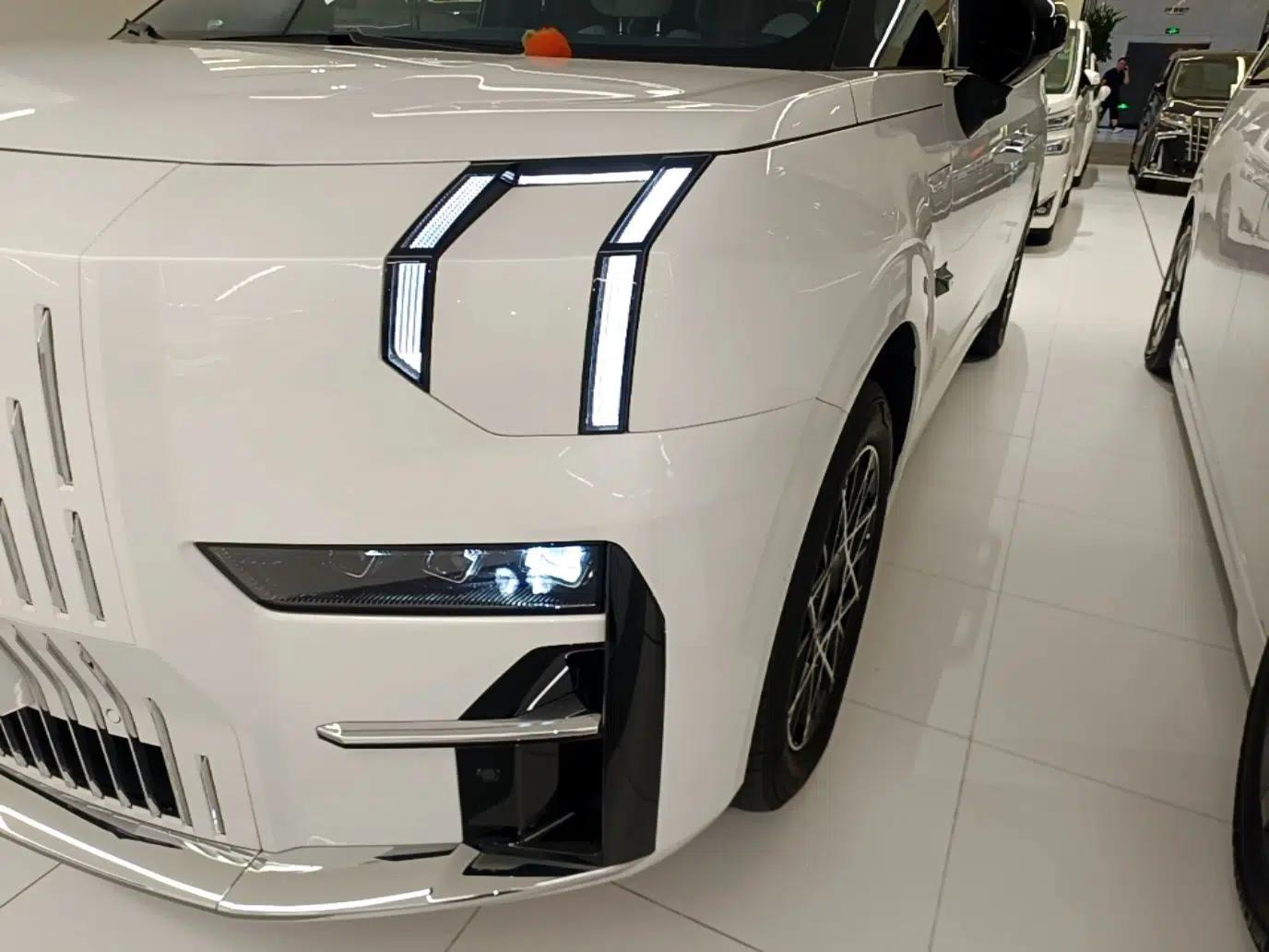 Zeekr 009 2024 7-Seater Aisle Version 108 kWh — миниатюра 8