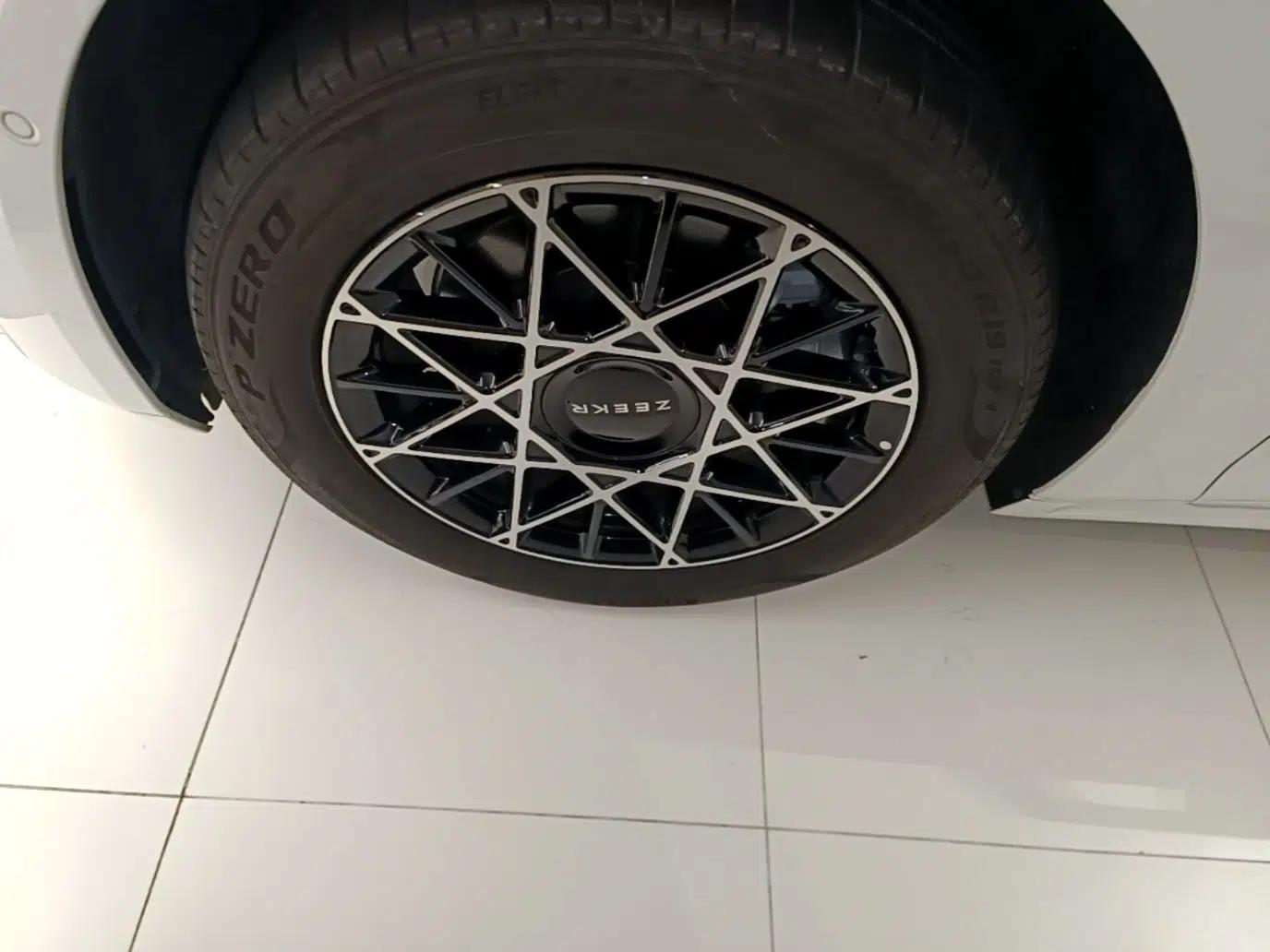 Zeekr 009 2024 7-Seater Aisle Version 108 kWh — миниатюра 10