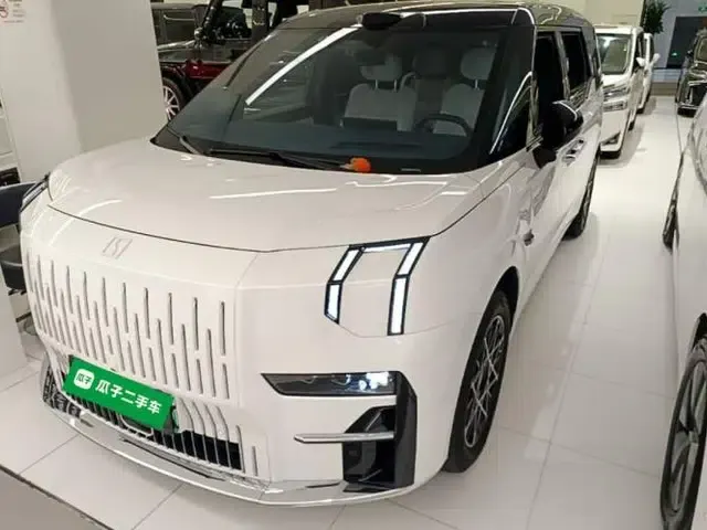 Zeekr 009 2024 7-Seater Aisle Version 108 kWh