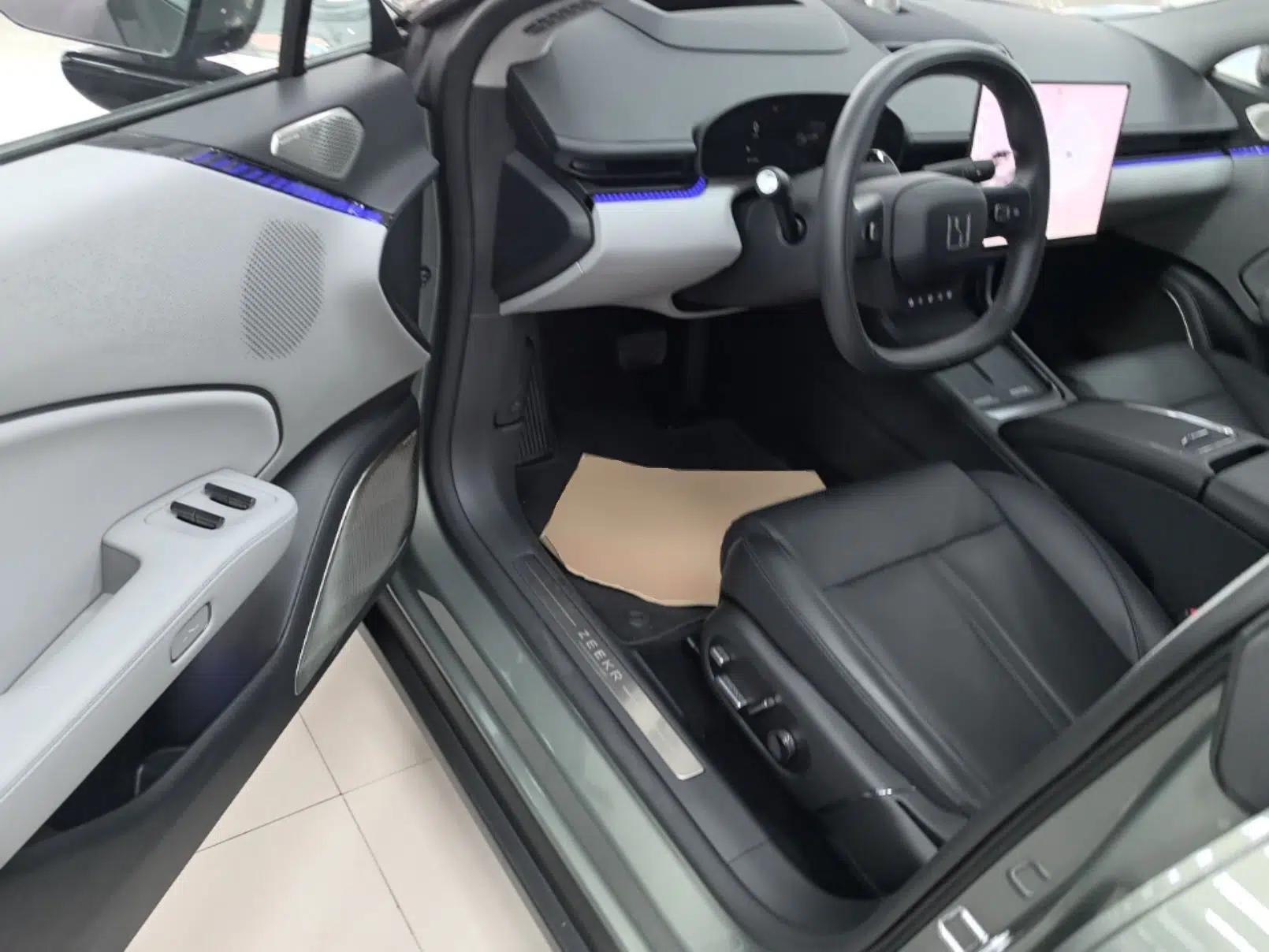 Zeekr 007 2025 Long-Range Rear-Wheel-Drive Intelligent Driving Version 100 kWh — миниатюра 18
