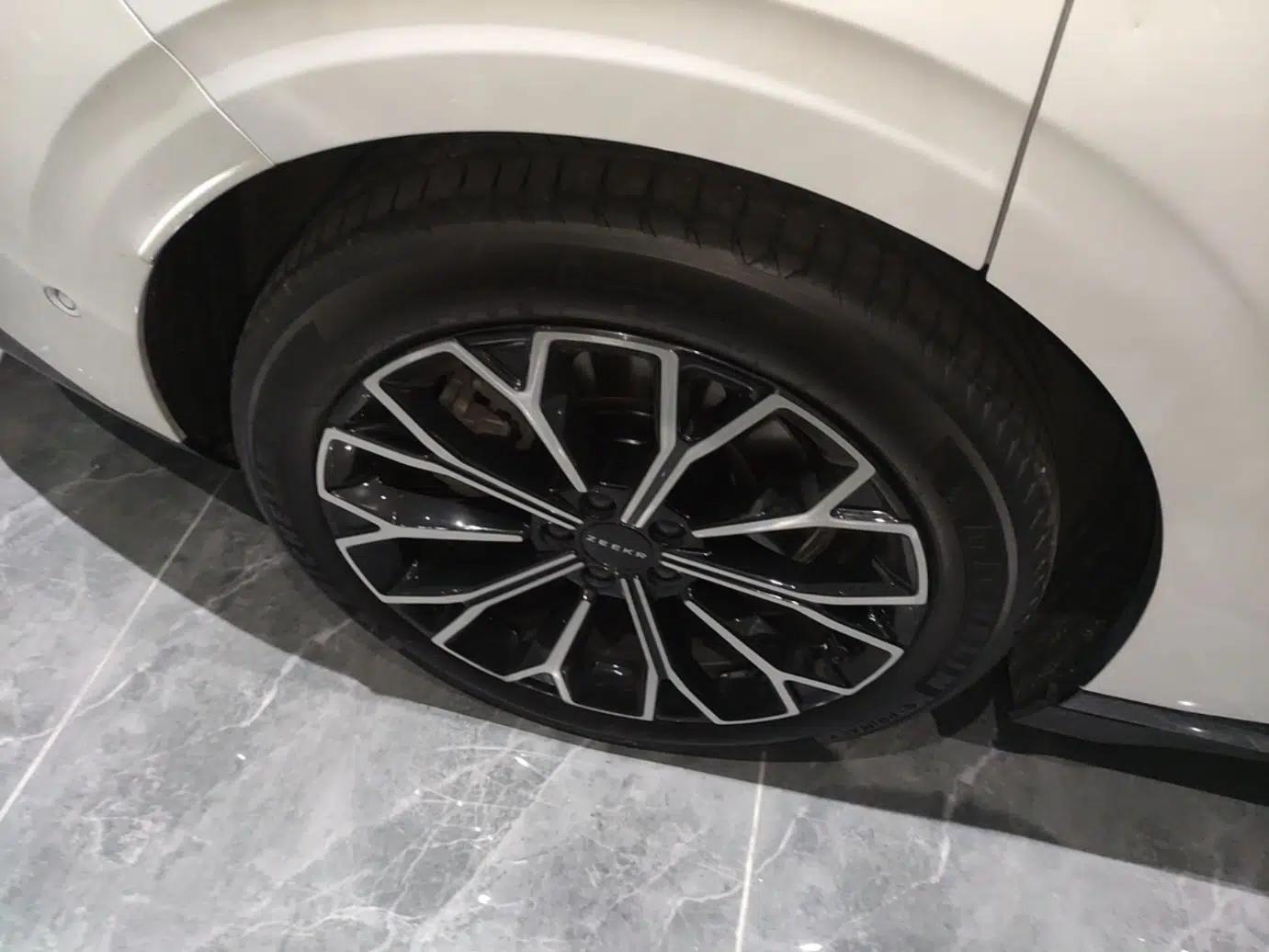 Zeekr 007 2025 Rear-Drive Intelligent Driving Version 75 kWh — миниатюра 11