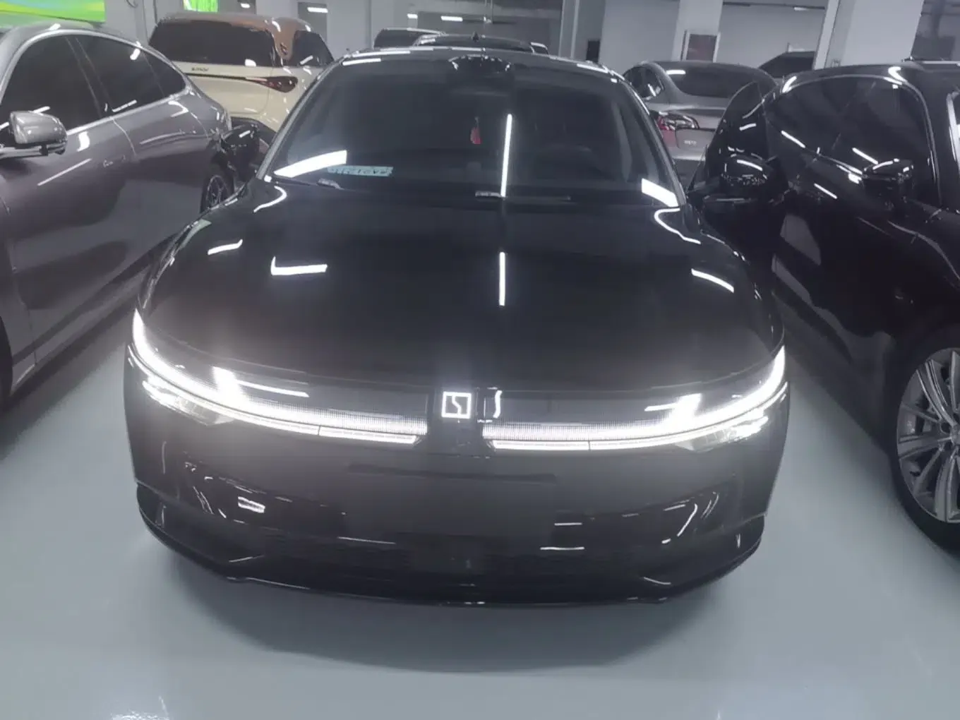 Zeekr 007 2024 Rear-Drive Enhanced Version 75 kWh — миниатюра 2