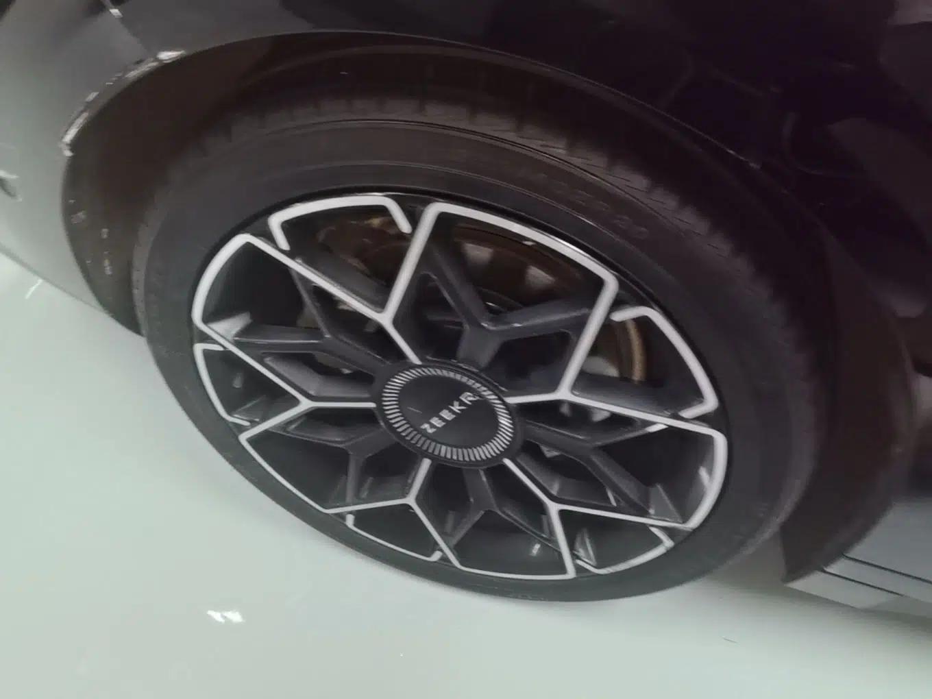 Zeekr 007 2024 Rear-Drive Enhanced Version 75 kWh — миниатюра 11