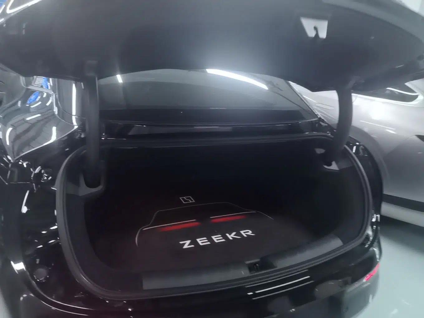 Zeekr 007 2024 Rear-Drive Enhanced Version 75 kWh — миниатюра 22