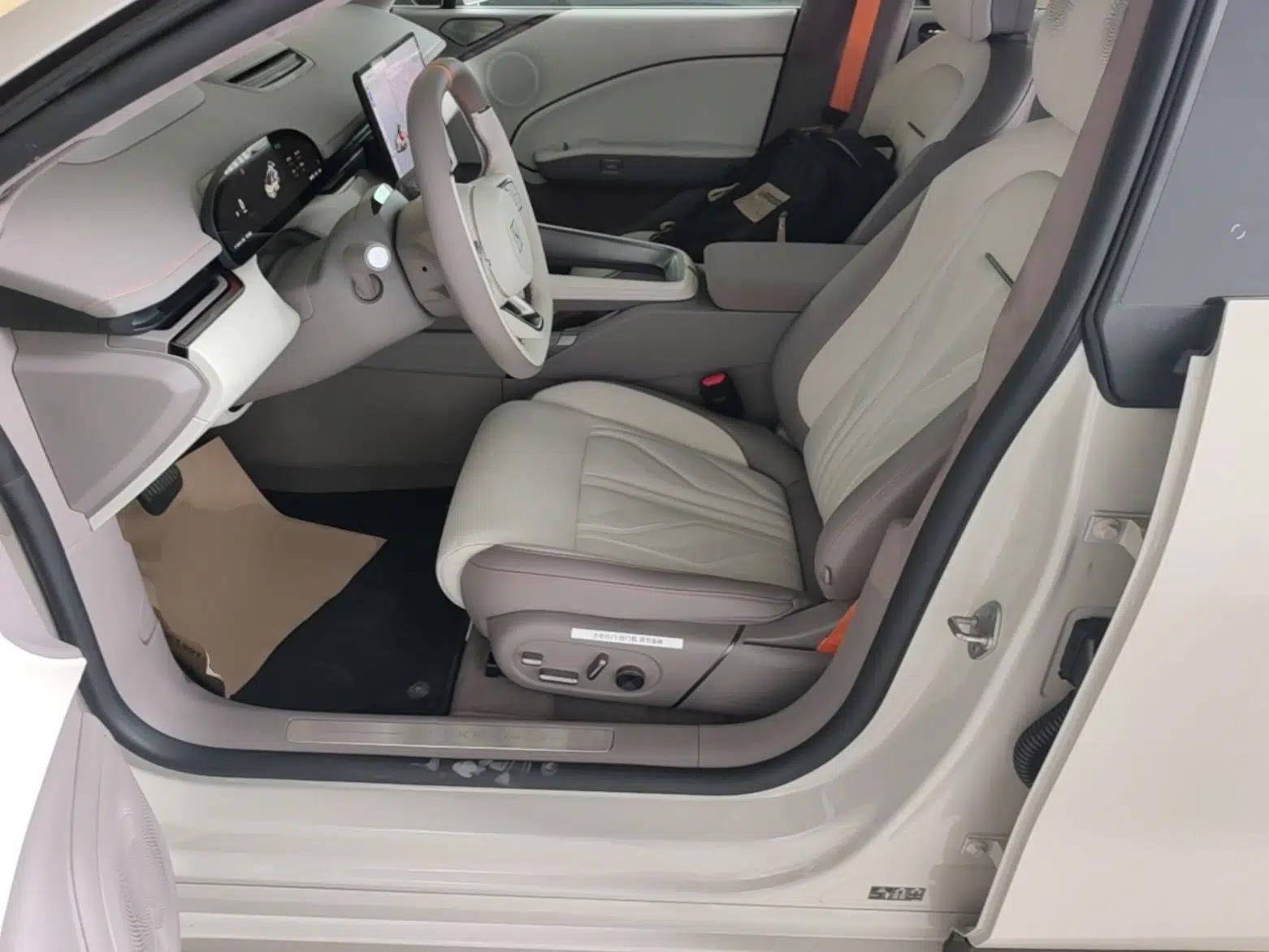 Zeekr 007GT 2025 Four-Wheel Drive Intelligent Driving Version 75 kWh — миниатюра 17