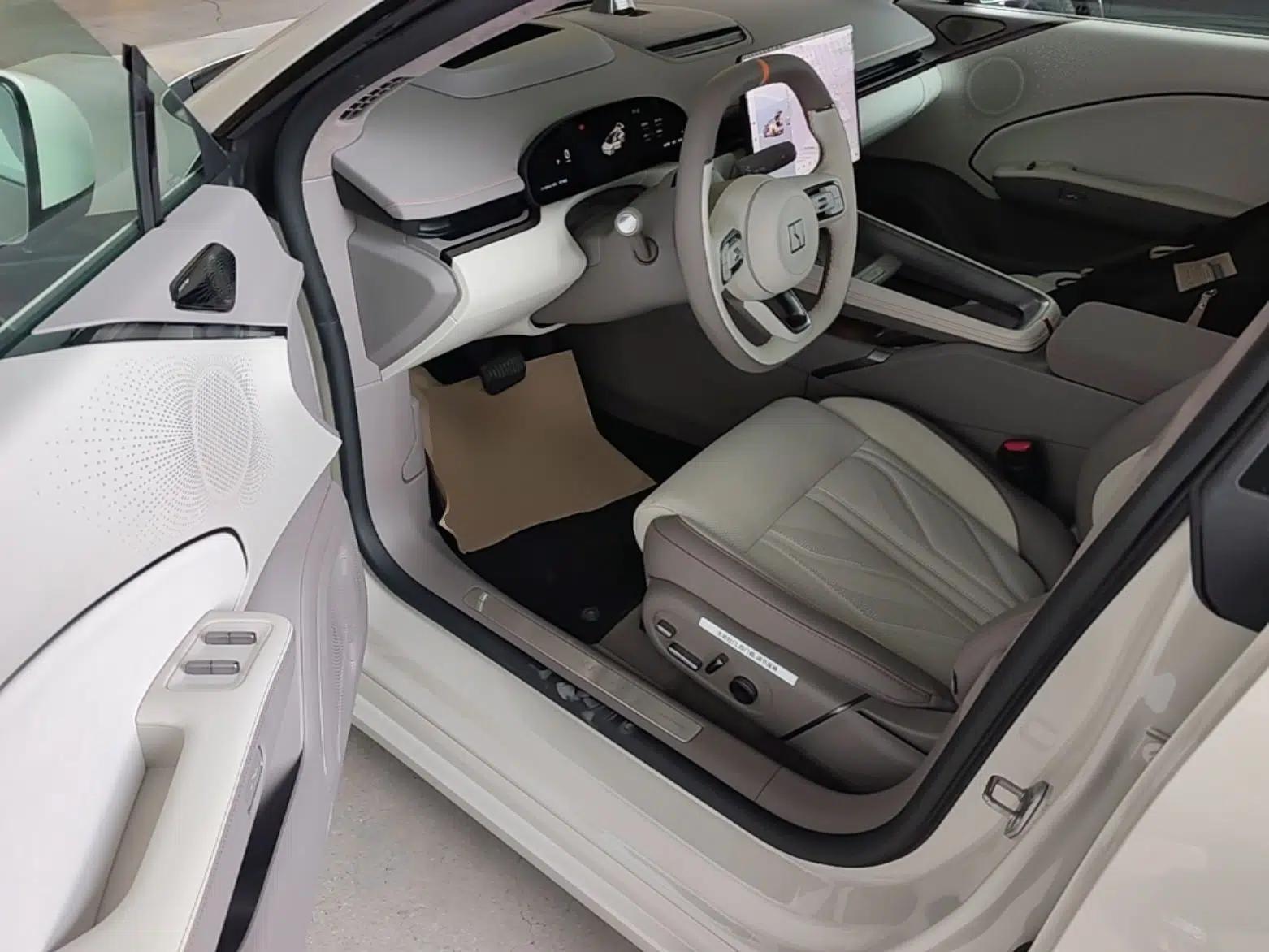 Zeekr 007GT 2025 Four-Wheel Drive Intelligent Driving Version 75 kWh — миниатюра 18