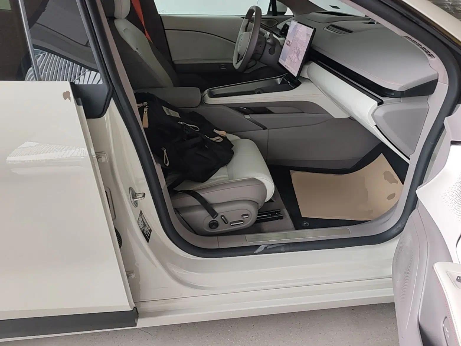 Zeekr 007GT 2025 Four-Wheel Drive Intelligent Driving Version 75 kWh — миниатюра 19