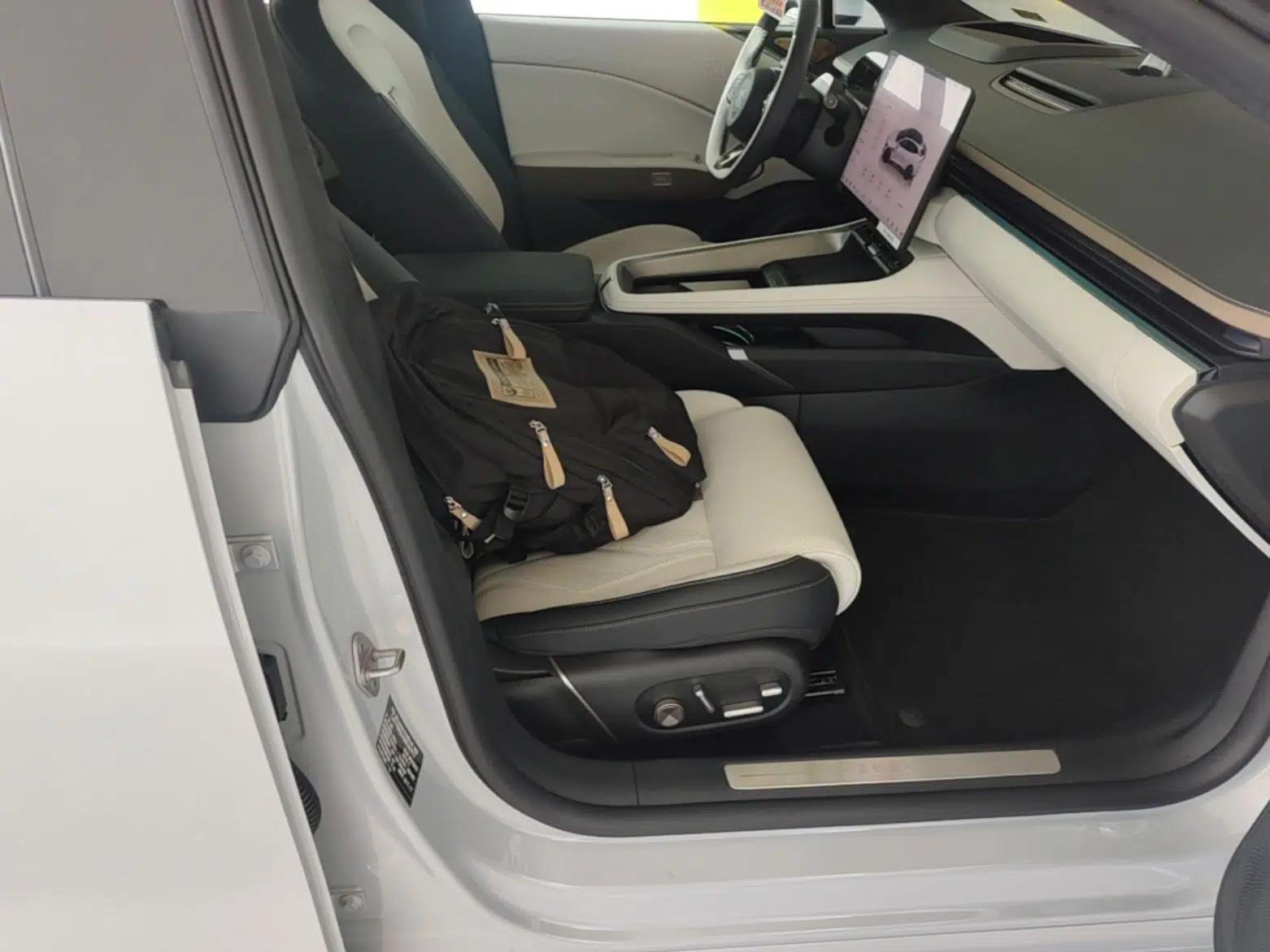 Zeekr 007GT 2025 Four-Wheel Drive Intelligent Driving Version 75 kWh — миниатюра 24