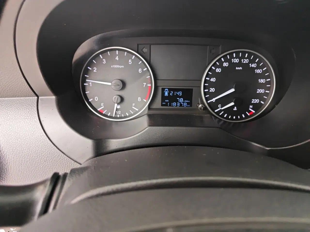 JAC Refine M3 2019 PLUS Maker Edition 1.8L Luxury Model — миниатюра 12