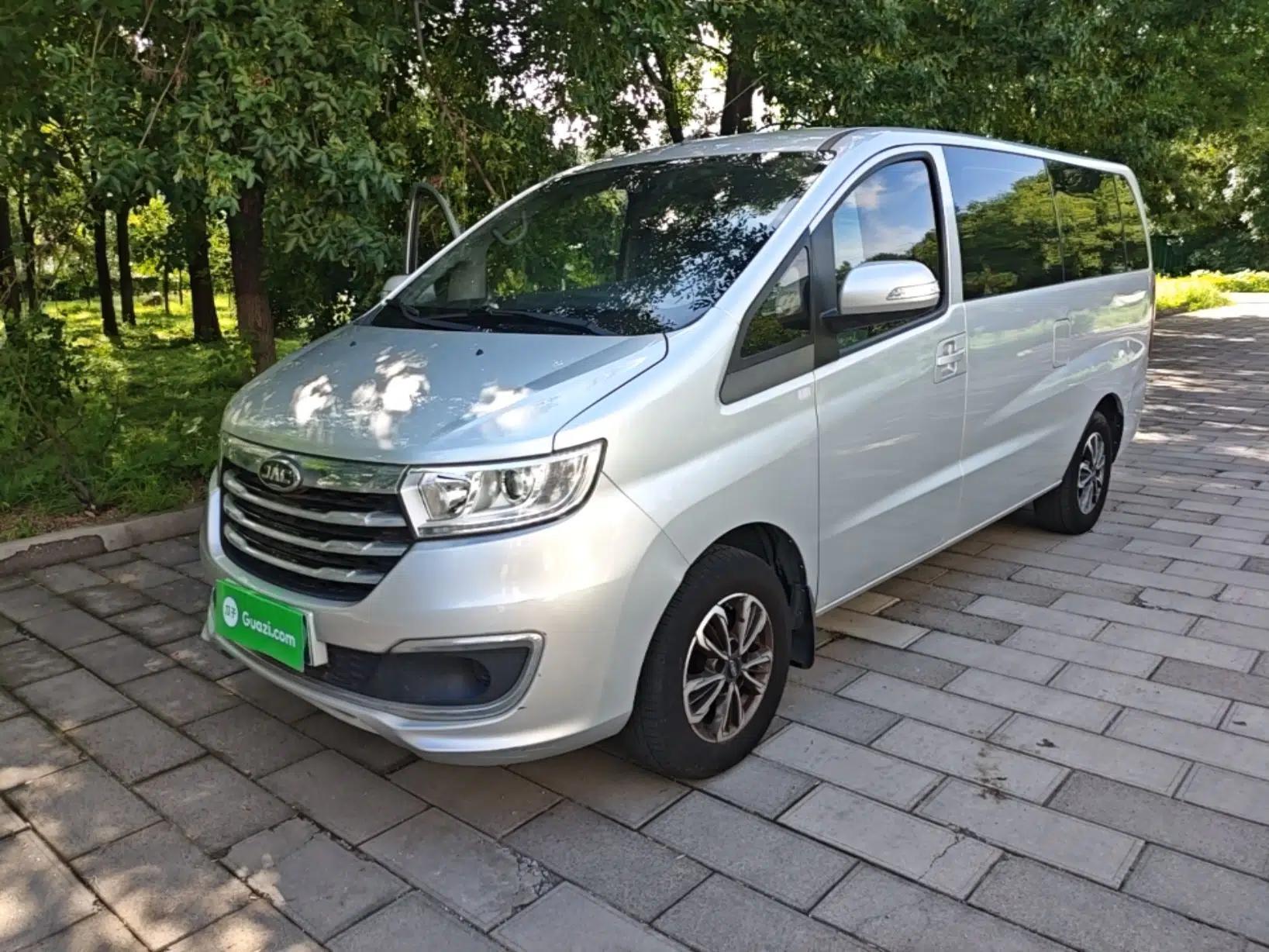 JAC Refine M3 2019 PLUS IKEA Edition 1.8L Luxury 9-Seater — миниатюра 1