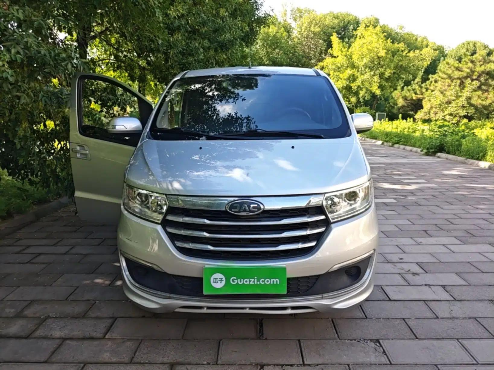 JAC Refine M3 2019 PLUS IKEA Edition 1.8L Luxury 9-Seater — миниатюра 2