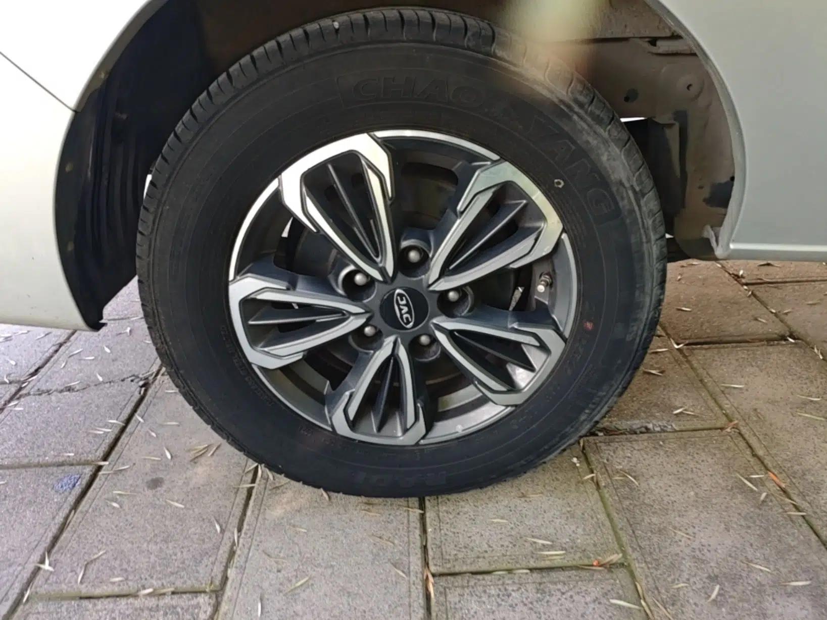 JAC Refine M3 2019 PLUS IKEA Edition 1.8L Luxury 9-Seater — миниатюра 11